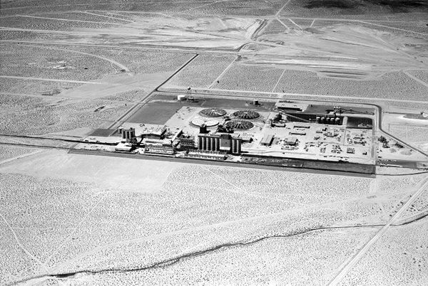 Open pit refinery in 1957